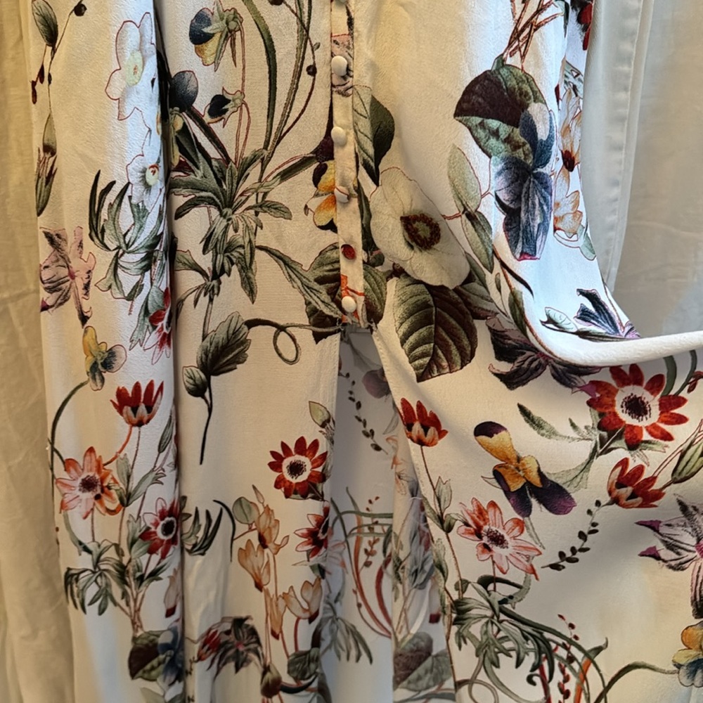 LULU.   Summer floral Dress w/ruffled neckline. Lined. VGUC . Size MED - Picture 2 of 14